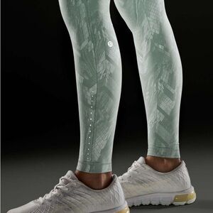 NWT Lululemon swift speed HR tight 28”